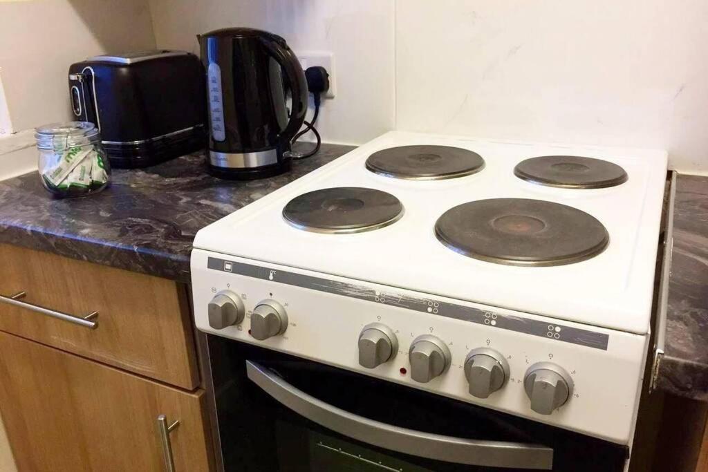 Ferienwohnung Conveniently Situated 1Bed Apt In Stretford Manchester Exterior foto