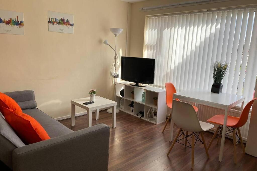 Ferienwohnung Conveniently Situated 1Bed Apt In Stretford Manchester Exterior foto