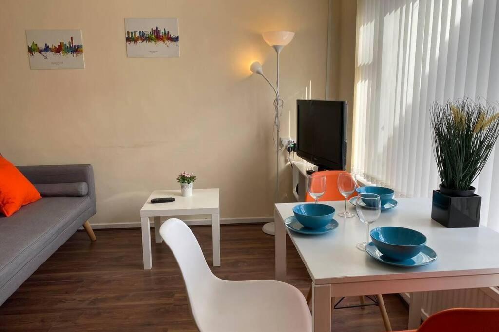 Ferienwohnung Conveniently Situated 1Bed Apt In Stretford Manchester Exterior foto